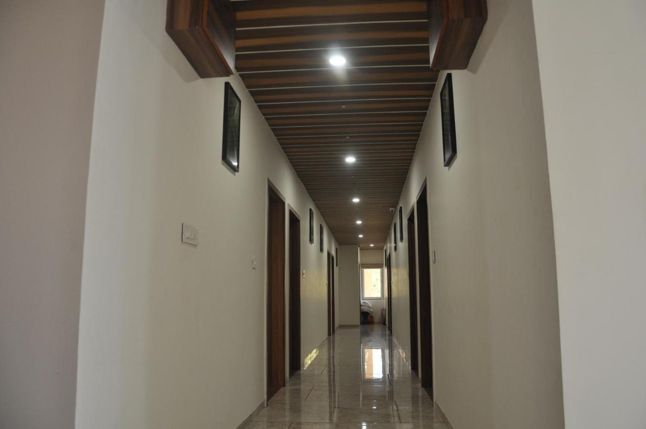 Hotel The Grand Shiva Gondal ภายนอก รูปภาพ